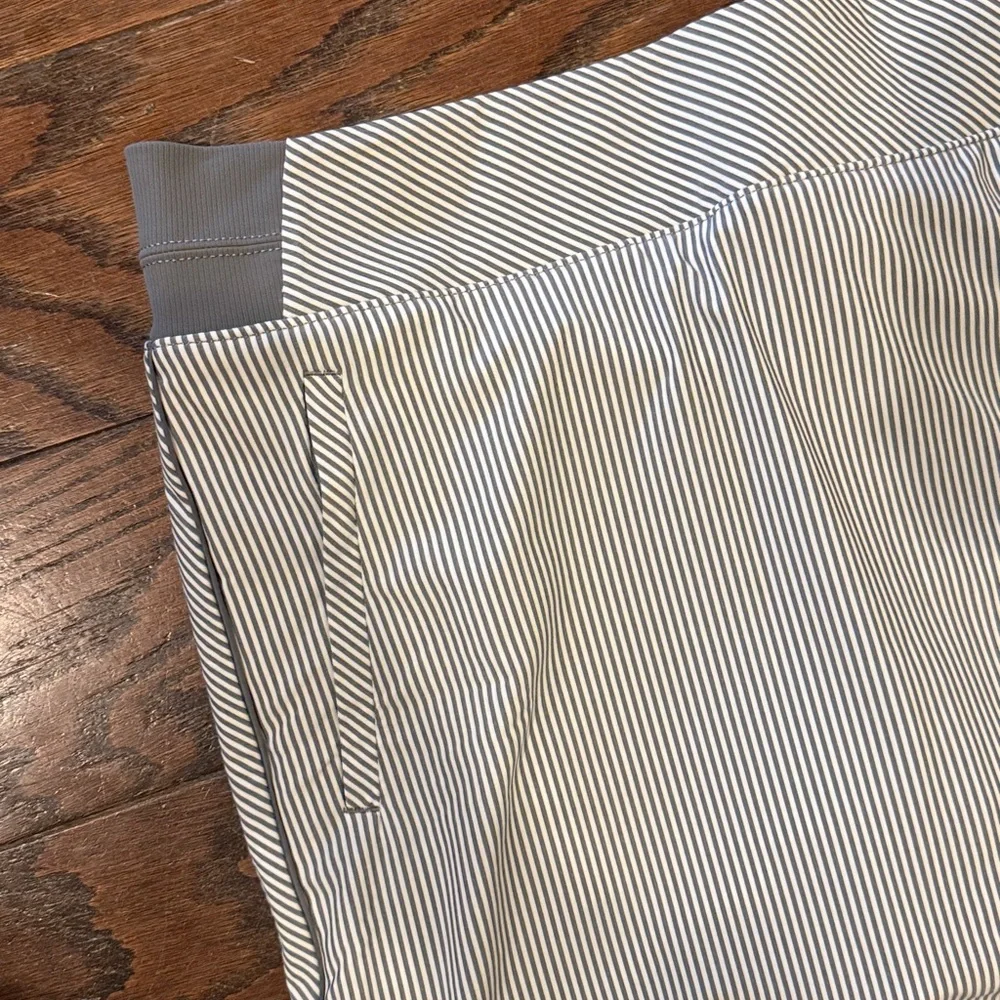 Athleta Brooklyn grey/white striped skort, size 10